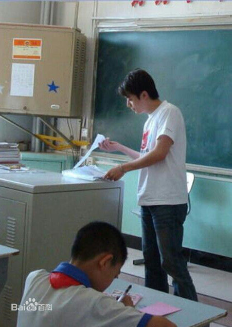 霍建华(Wallace Huo)四川赈灾素颜照相册