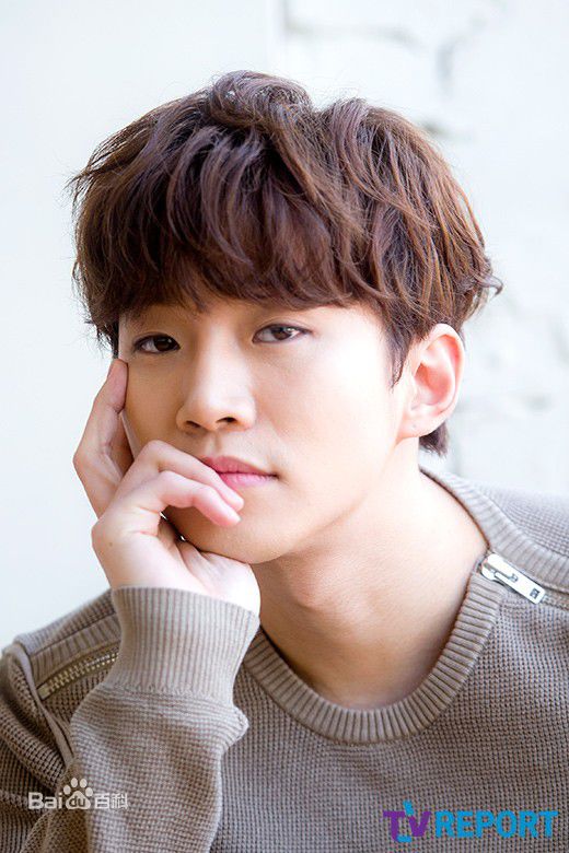 李俊昊(，Junho，ジュノ)新闻图生活照