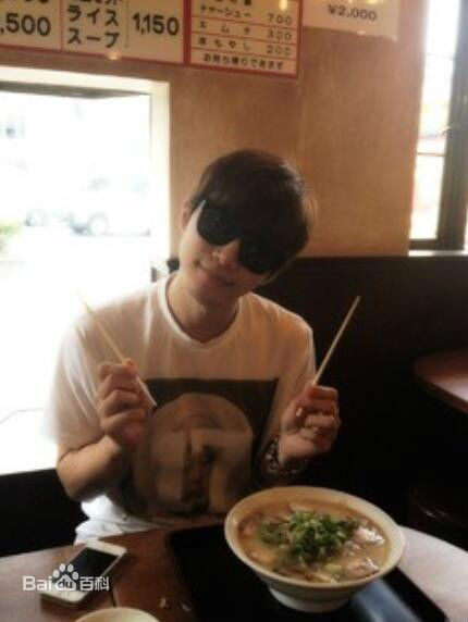 李俊昊(，Junho，ジュノ)生活照图片图册