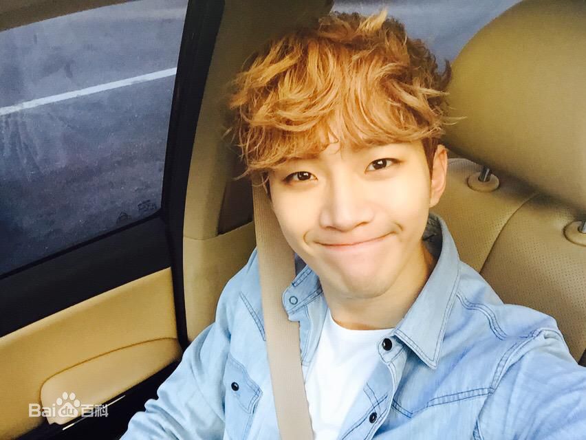 李俊昊(，Junho，ジュノ)生活照图片图册