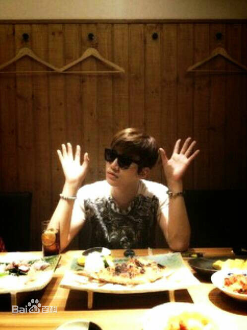 李俊昊(，Junho，ジュノ)生活照图片图册