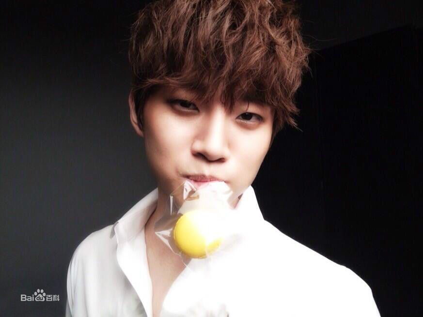 李俊昊(，Junho，ジュノ)生活照图片图册