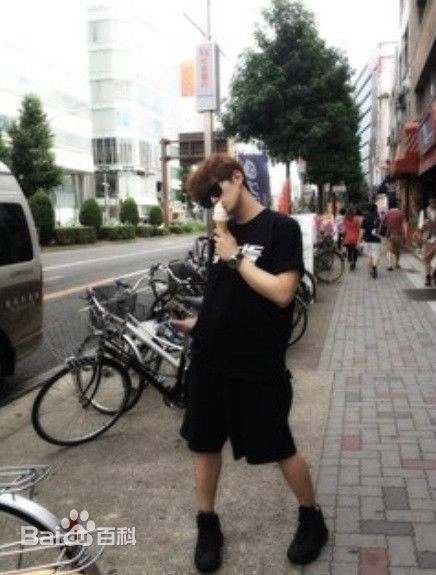 李俊昊(，Junho，ジュノ)生活照图片图册