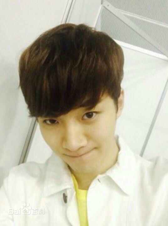 李俊昊(，Junho，ジュノ)生活照图片图册