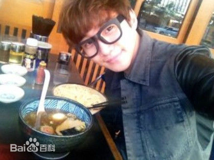 李俊昊(，Junho，ジュノ)生活照图片图册