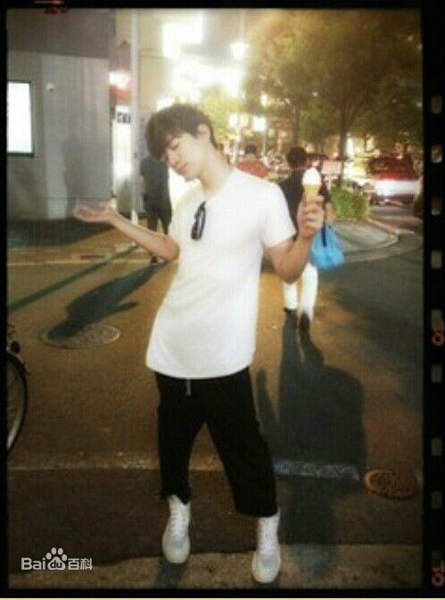 李俊昊(，Junho，ジュノ)生活照图片图册