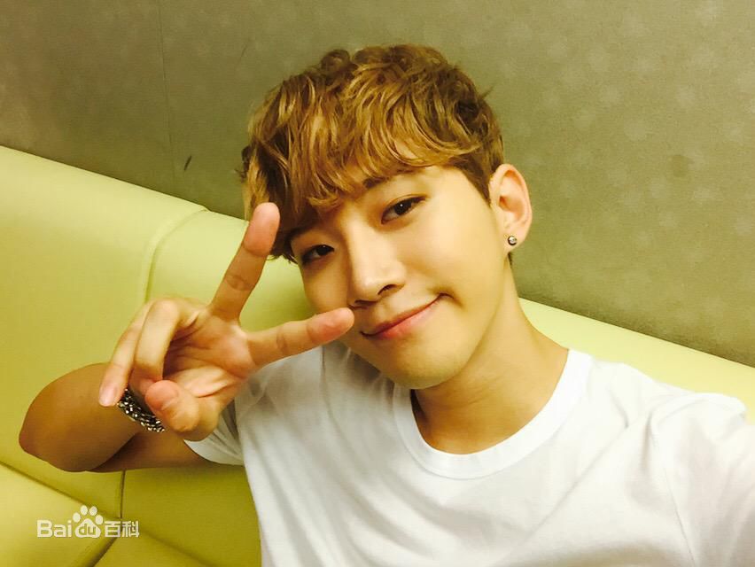 李俊昊(，Junho，ジュノ)生活照图片图册