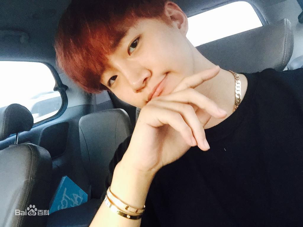 李俊昊(，Junho，ジュノ)生活照图片图册