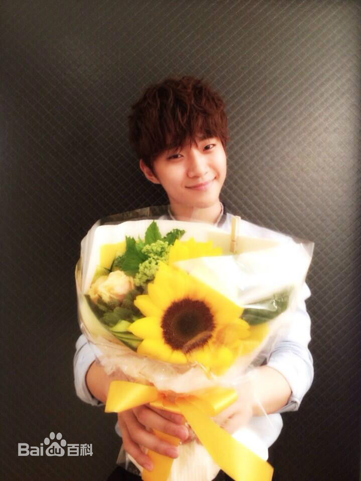 李俊昊(，Junho，ジュノ)生活照图片图册