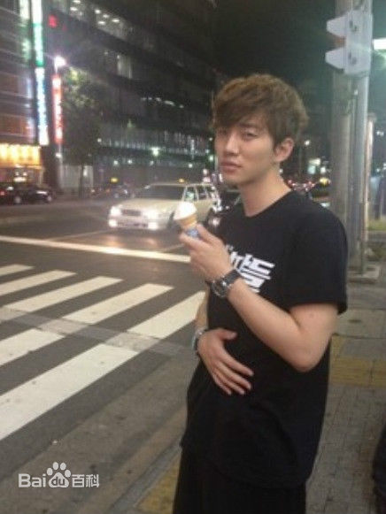 李俊昊(，Junho，ジュノ)生活照图片图册