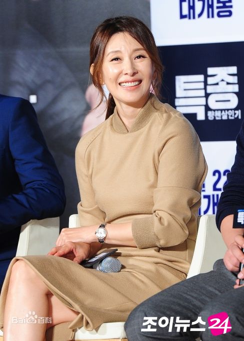 李美淑(，Lee Mi Sook)2015年电影：独家报道 良辰杀人记 宣传素颜照相册