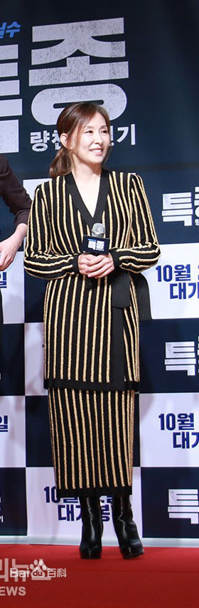 李美淑(，Lee Mi Sook)2015年电影：独家报道 良辰杀人记 宣传素颜照相册