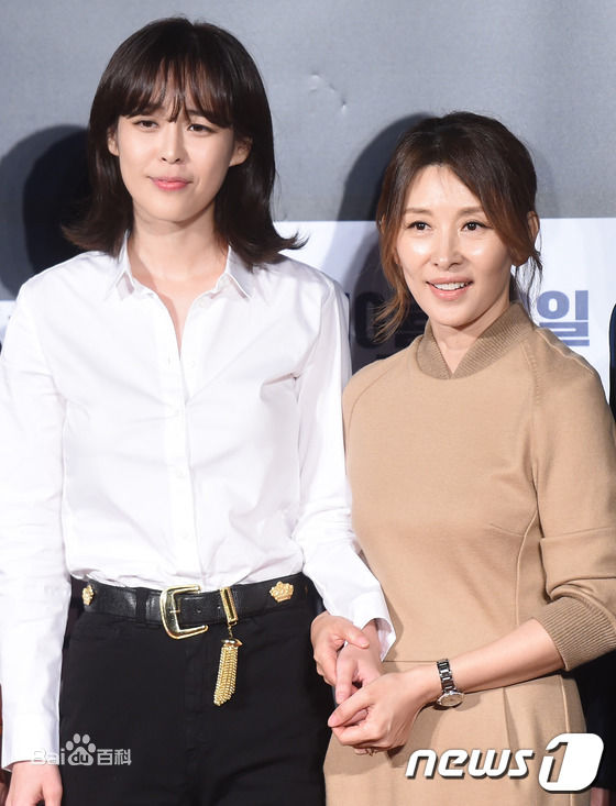 李美淑(，Lee Mi Sook)2015年电影：独家报道 良辰杀人记 宣传素颜照相册