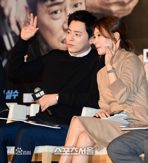 李美淑(，Lee Mi Sook)2015年电影：独家报道 良辰杀人记 宣传素颜照相册