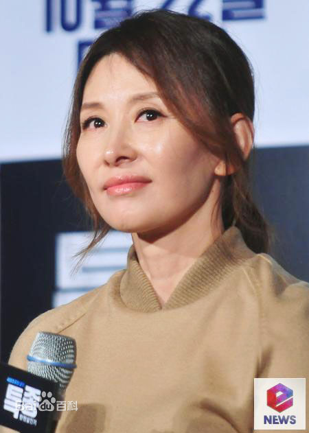 李美淑(，Lee Mi Sook)2015年电影：独家报道 良辰杀人记 宣传素颜照相册