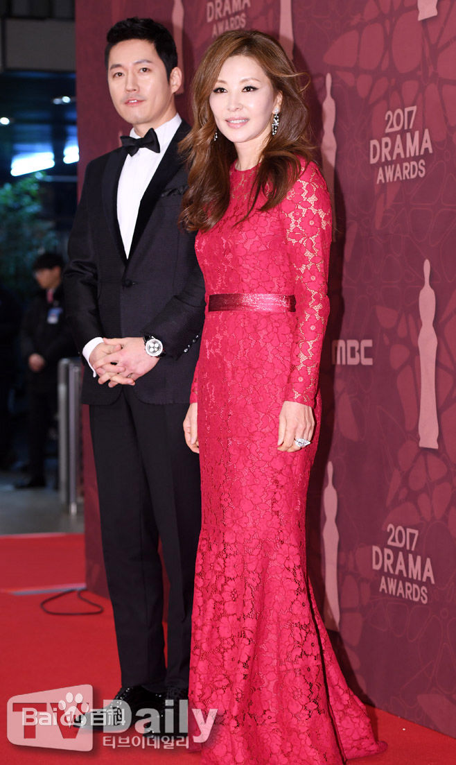 李美淑(，Lee Mi Sook)2017年12月30日 MBC演技大赏图册