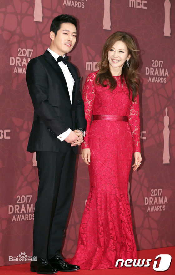 李美淑(，Lee Mi Sook)2017年12月30日 MBC演技大赏图册