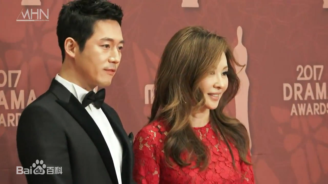 李美淑(，Lee Mi Sook)2017年12月30日 MBC演技大赏图册