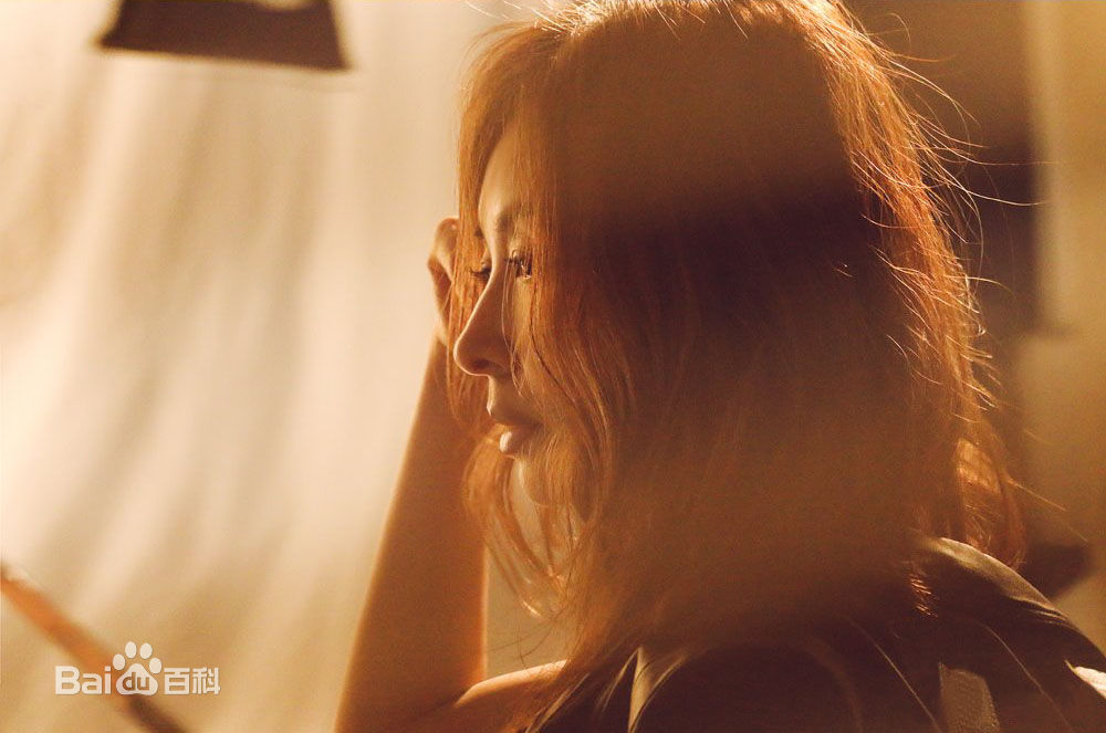 李美淑(，Lee Mi Sook)2018年4月号VOGUE壁纸壁纸