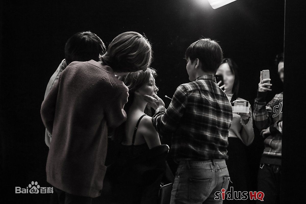 李美淑(，Lee Mi Sook)2018年4月号VOGUE壁纸壁纸