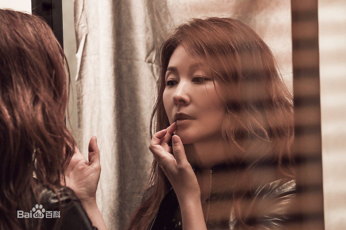 李美淑(，Lee Mi Sook)2018年4月号VOGUE壁纸壁纸