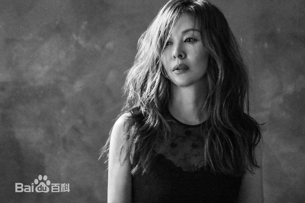 李美淑(，Lee Mi Sook)2018年4月号VOGUE壁纸壁纸