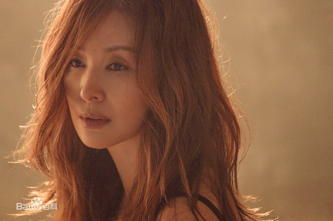 李美淑(，Lee Mi Sook)2018年4月号VOGUE壁纸壁纸