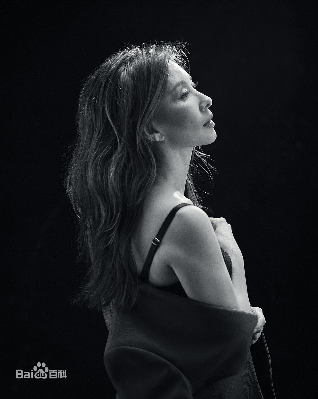 李美淑(，Lee Mi Sook)2018年4月号VOGUE壁纸壁纸