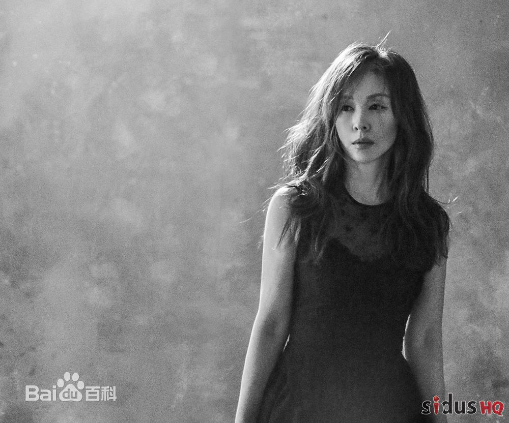 李美淑(，Lee Mi Sook)2018年4月号VOGUE壁纸壁纸