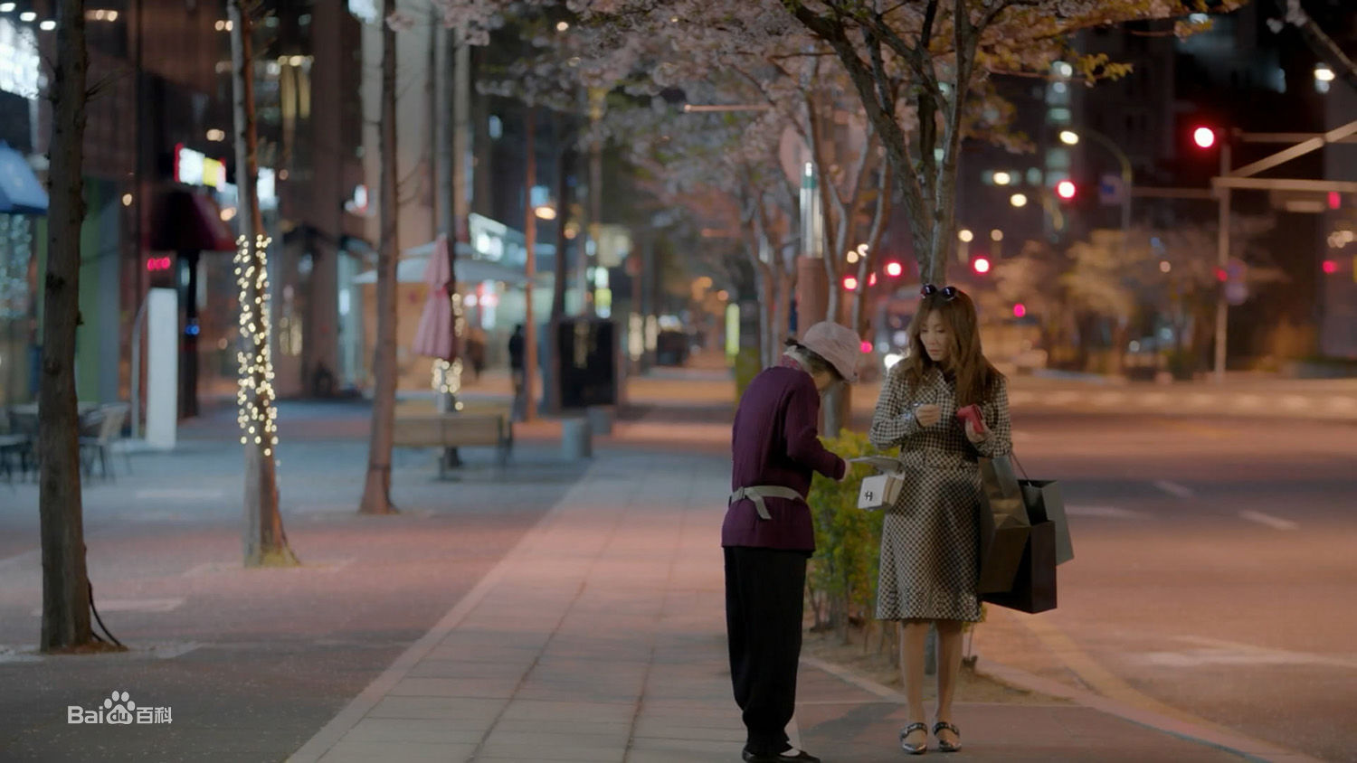 李美淑(，Lee Mi Sook)2018年5月油腻的浪漫前后照片