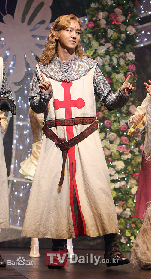 金钟云、艺声(/Kim Jong Woon、/Ye Sung)金钟云前后照片