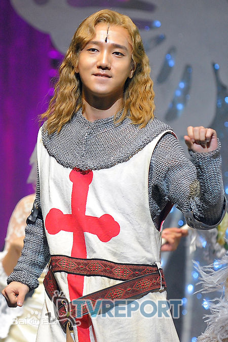 金钟云、艺声(/Kim Jong Woon、/Ye Sung)金钟云前后照片