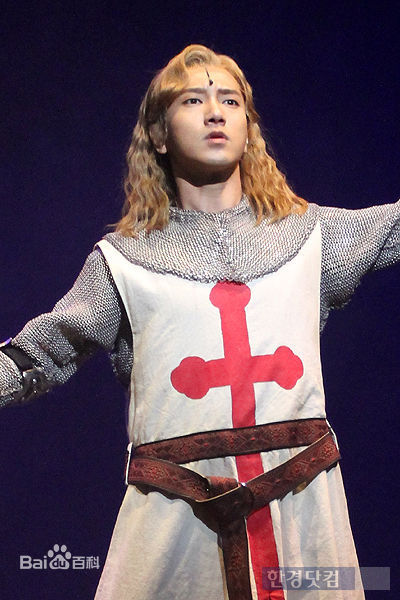 金钟云、艺声(/Kim Jong Woon、/Ye Sung)金钟云前后照片