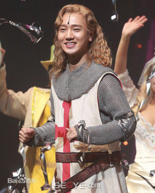 金钟云、艺声(/Kim Jong Woon、/Ye Sung)金钟云前后照片