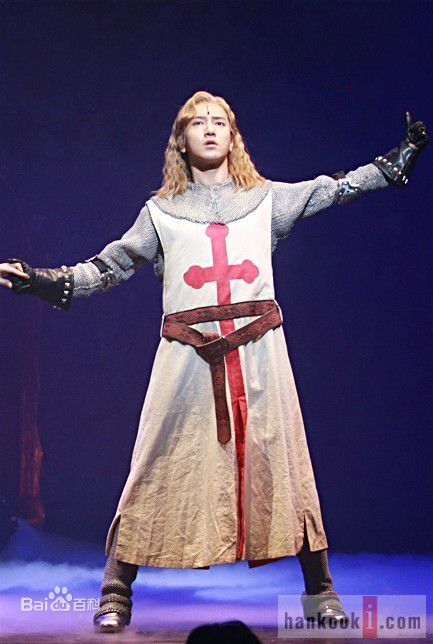 金钟云、艺声(/Kim Jong Woon、/Ye Sung)金钟云前后照片