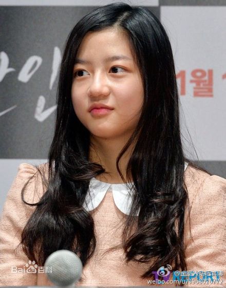 金贤秀(；Kim Hyeon-soo)出席活动照性感图片图集