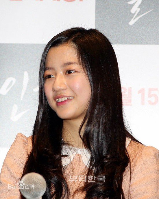 金贤秀(；Kim Hyeon-soo)出席活动照性感图片图集