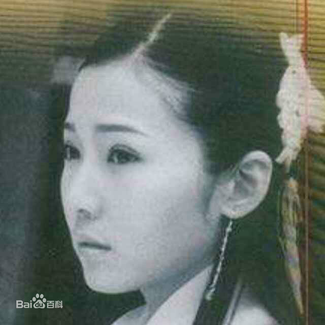 最新张伊菡性感图片