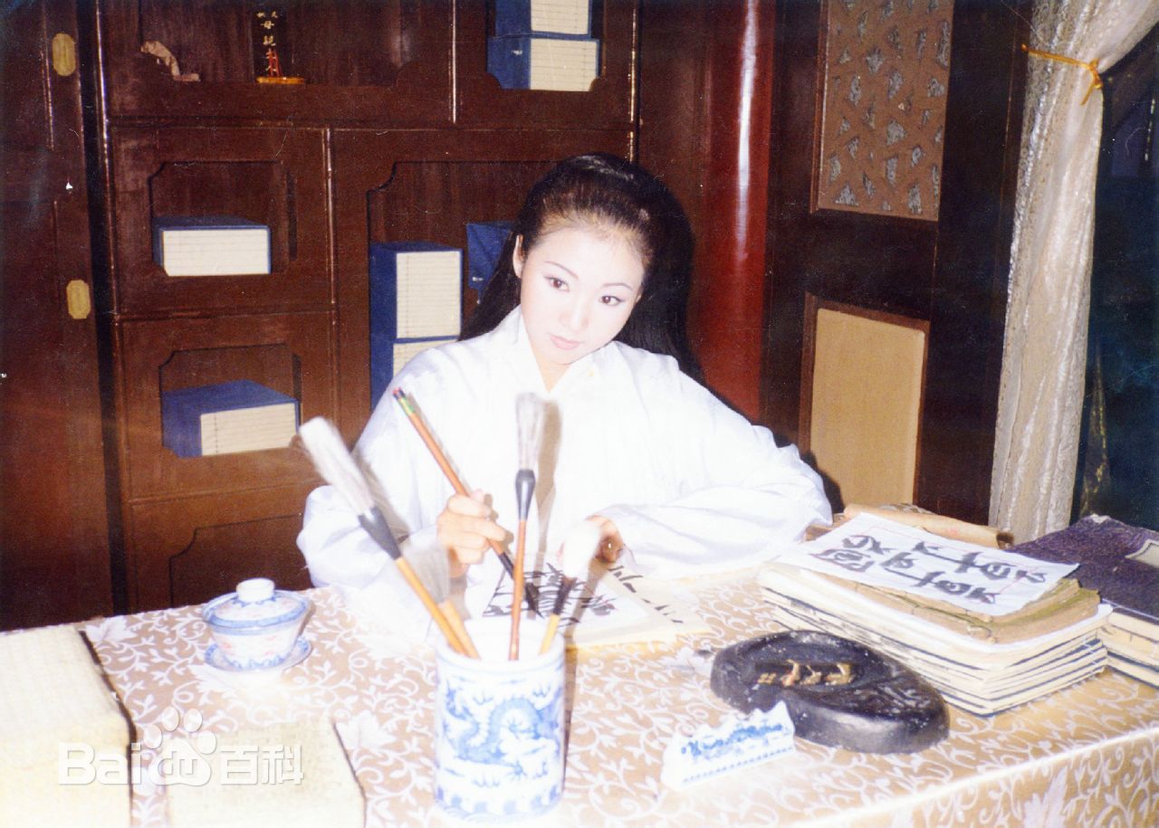 最新张伊菡性感图片