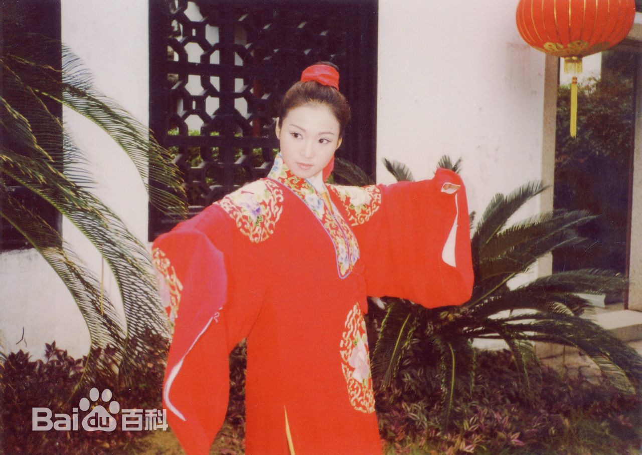 最新张伊菡性感图片