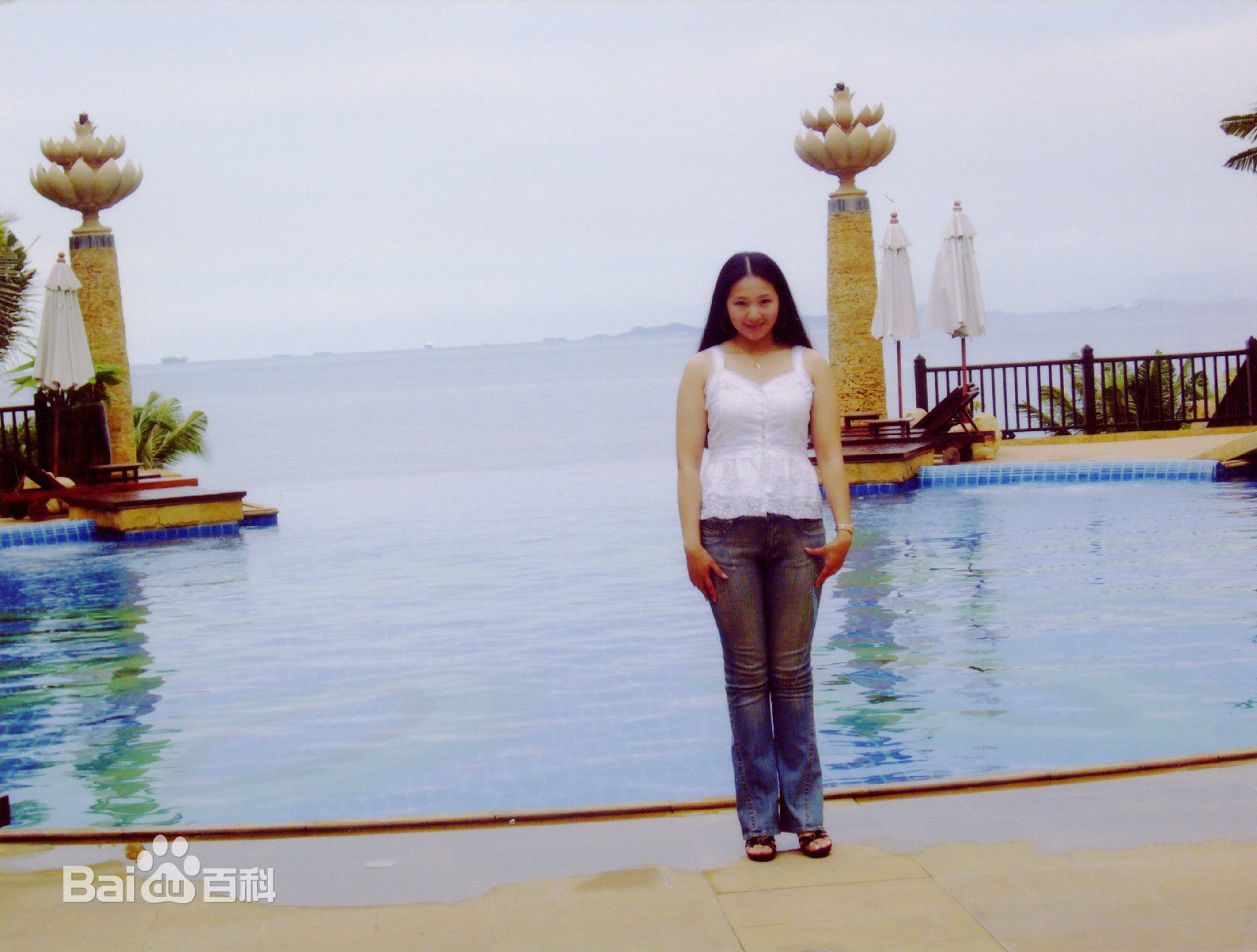 最新张伊菡性感图片