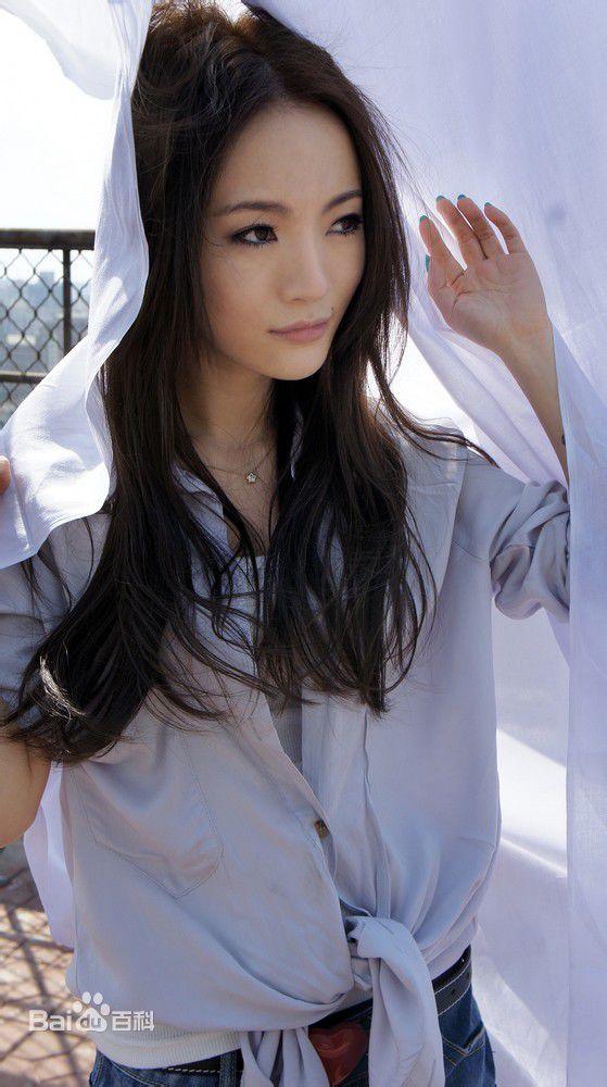 胡灵(Kiki Hu)的个人图册壁纸壁纸