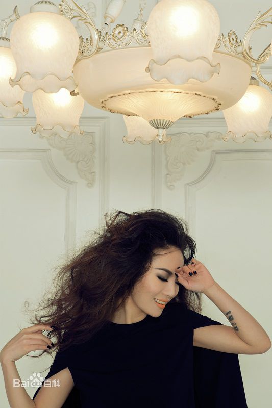 胡灵(Kiki Hu)的个人图册壁纸壁纸