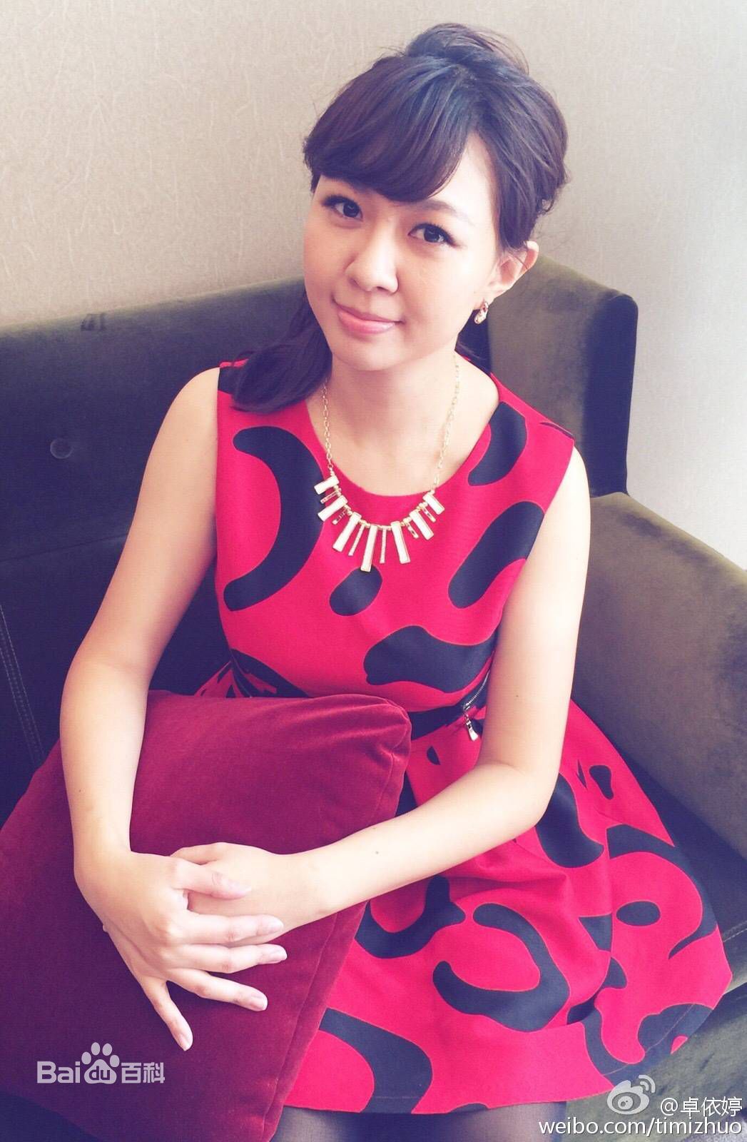 卓依婷(Timi Zhuo)微博照壁纸壁纸