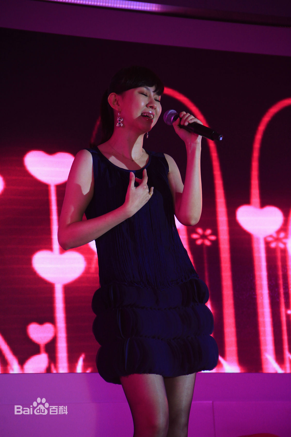 卓依婷(Timi Zhuo)微博照壁纸壁纸