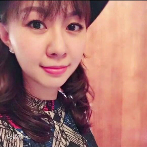 卓依婷(Timi Zhuo)微博照壁纸壁纸