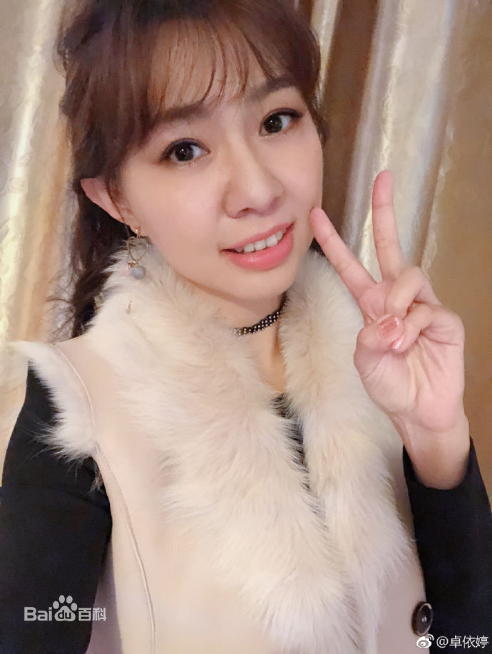 卓依婷(Timi Zhuo)微博照壁纸壁纸