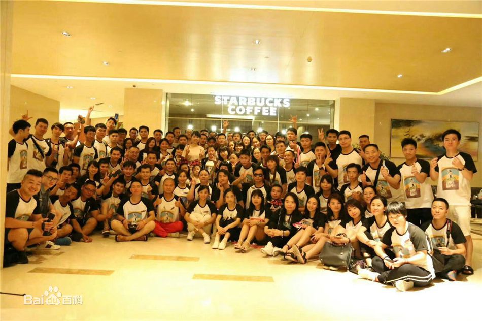 卓依婷(Timi Zhuo)2018年演唱会（晋江站）宣传图生活照相册