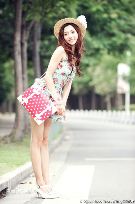 王紫菲微博图片素颜照壁纸