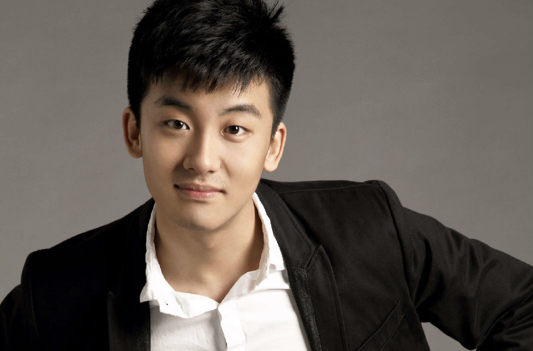 高清高旭阳性感图片